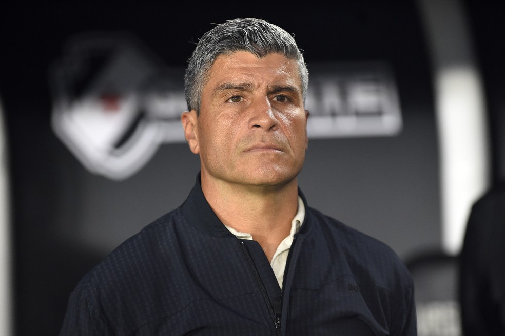 Pedro Emanuel critica desempenho do Vasco após empate sem gols contra o Remo