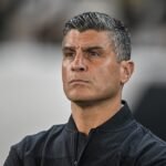 Pedro Emanuel explica escalação mista do Vasco após clássico