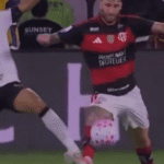 Pênalti para o Flamengo divide opiniões entre colunistas
