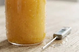 Por que o frio da geladeira não torna o suco natural seguro para o consumo