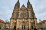 Praga: a preservação do traçado medieval e o legado arquitetônico na Europa Central