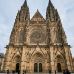 Praga: a preservação do traçado medieval e o legado arquitetônico na Europa Central