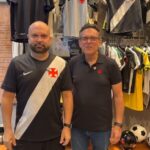 Presidente da Almirante Participações visita loja do Vasco em Copacabana