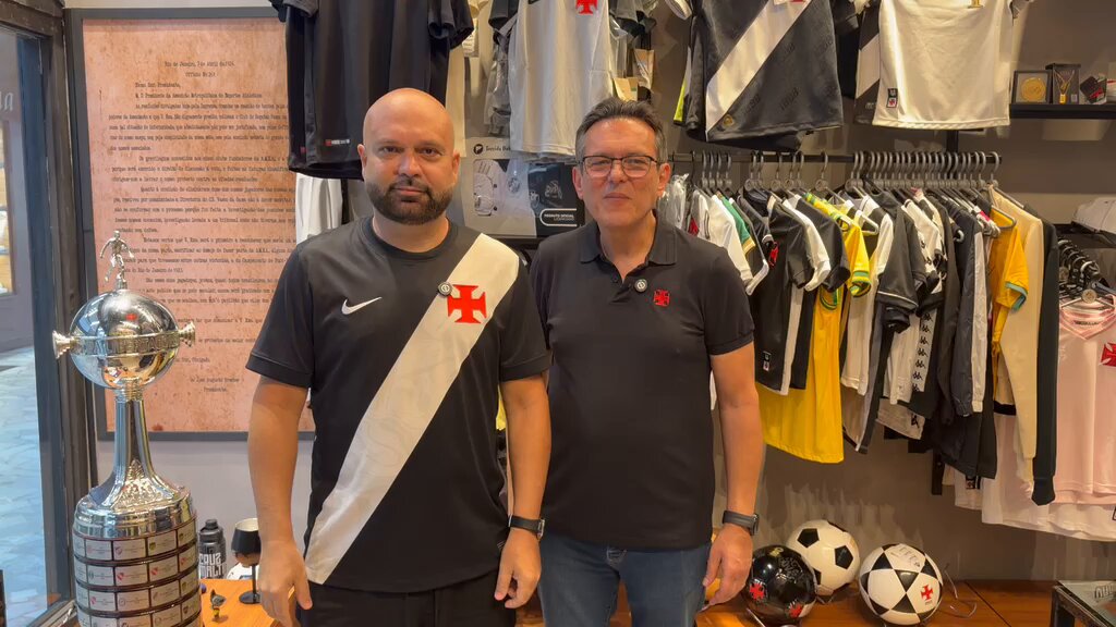 Presidente da Almirante Participações visita loja do Vasco em Copacabana
