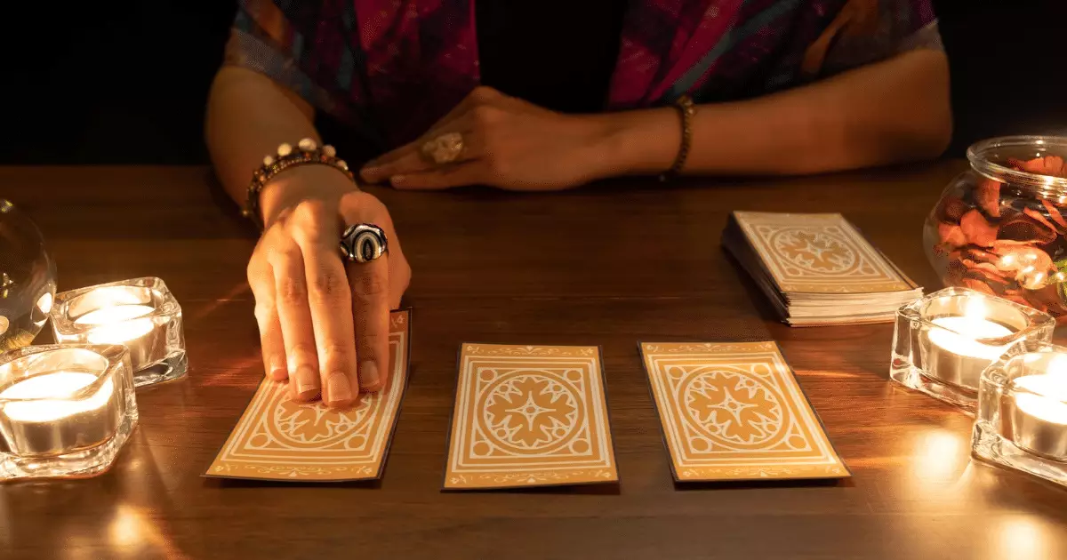 Previsões do tarot indicam novos começos e cuidados para os signos