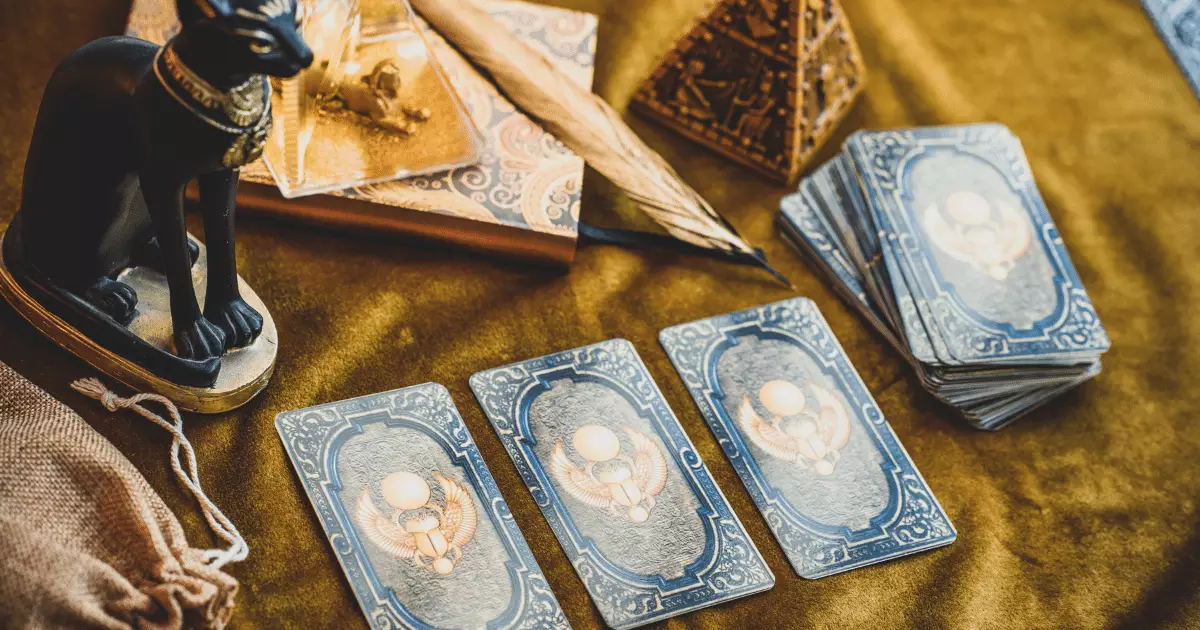 Previsões do tarot indicam reflexões e conquistas para os signos