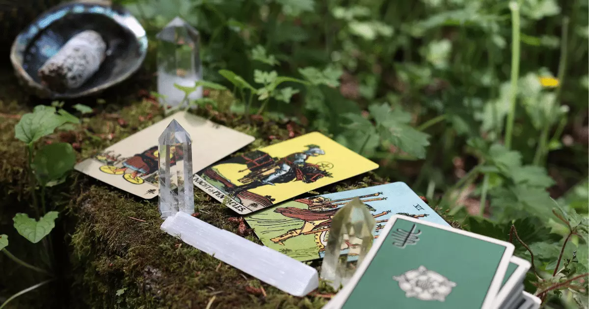 Previsões do tarot revelam caminhos e decisões importantes para os signos