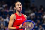 Qinwen Zheng desiste do WTA 1000 de Wuhan após título em Pequim