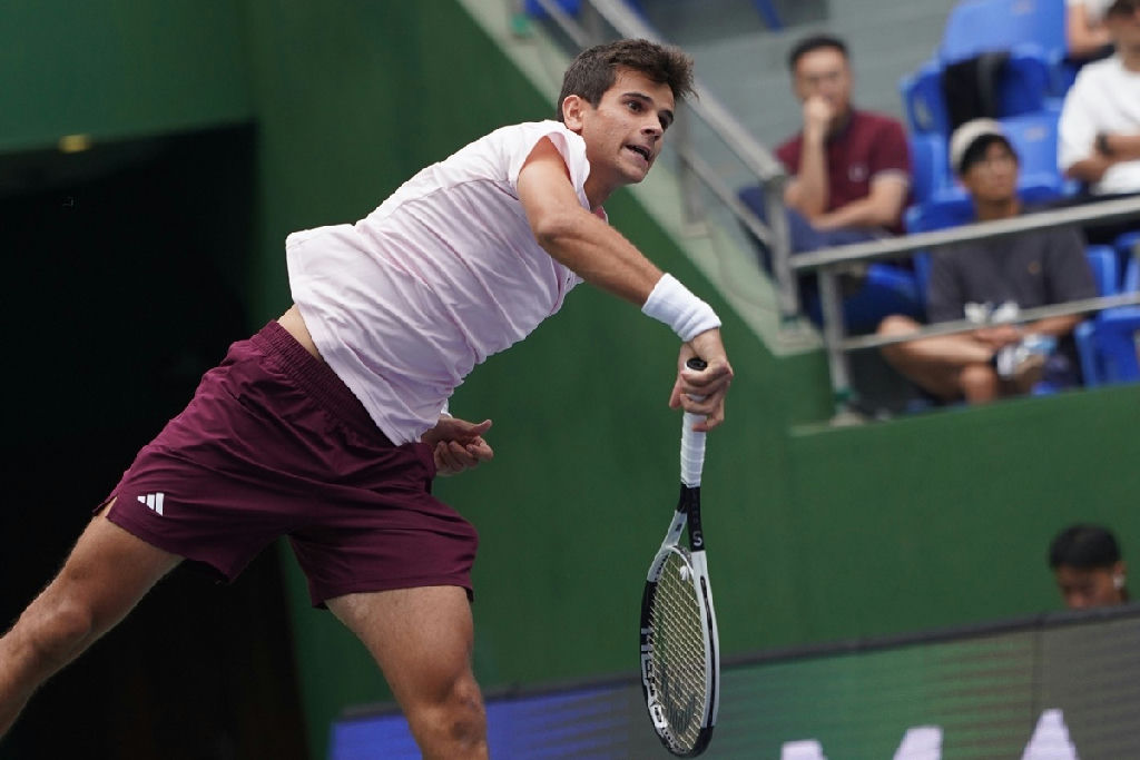 Rafael Jódar alcança 40 vitórias na temporada e iguala marca de Djokovic