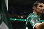 Raphael Veiga retorna ao Palmeiras para cirurgia após lesão no ombro