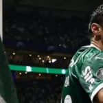 Raphael Veiga retorna ao Palmeiras para cirurgia após lesão no ombro