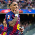 Raphinha sela acordo para estender vínculo com o Barcelona até 2030