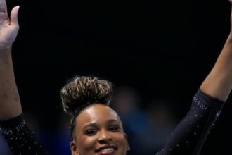 Rebeca Andrade compete em dois aparelhos na estreia do Brasil no Mundial