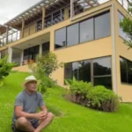 Refúgio de Rick Sollo em Santa Catarina revela estilo de vida do cantor