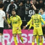 Reinaldo critica arbitragem e aponta pressão externa após expulsão diante do Corinthians