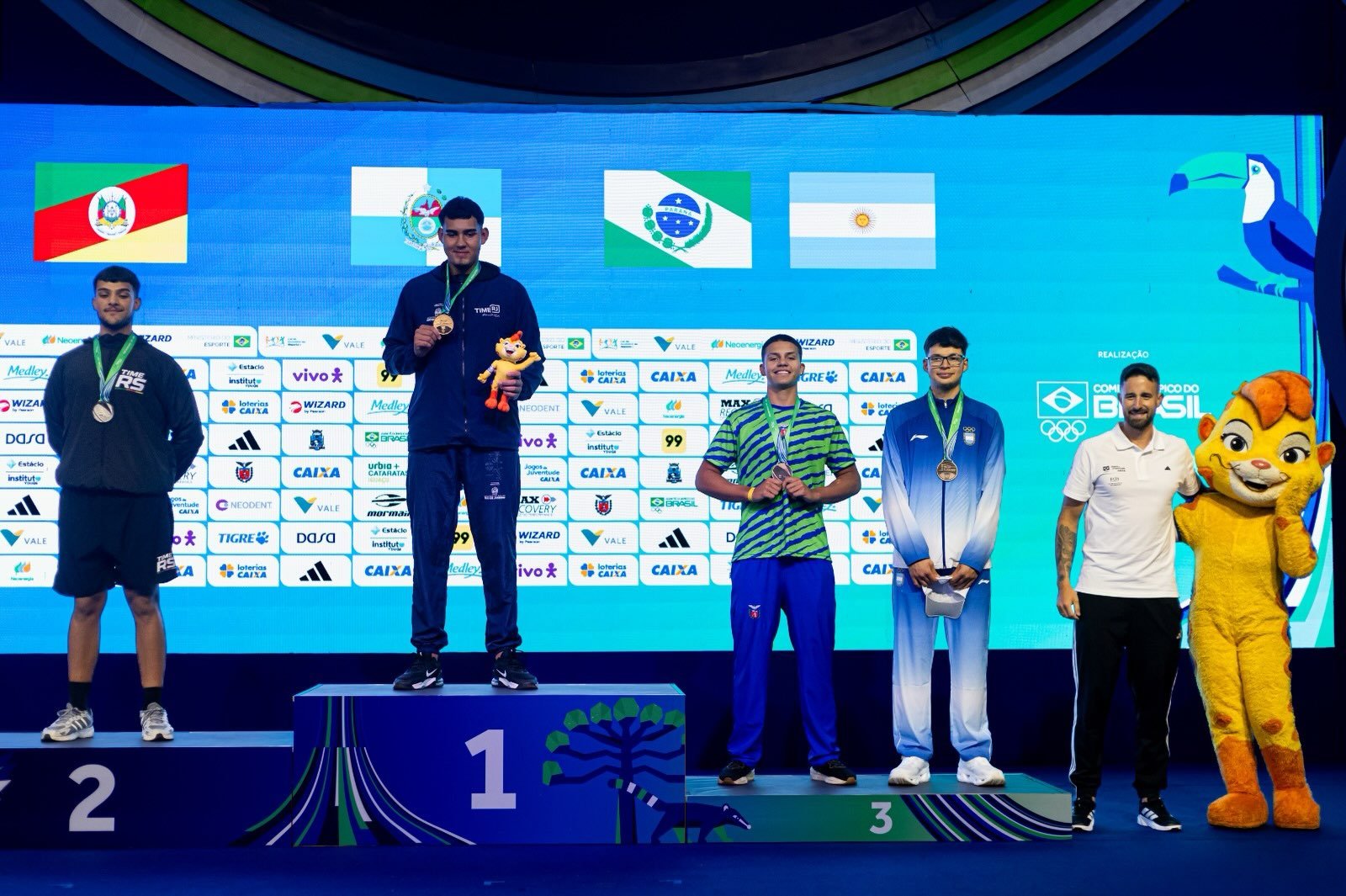Remador brilha nos Jogos da Juventude e conquista ouro duplo