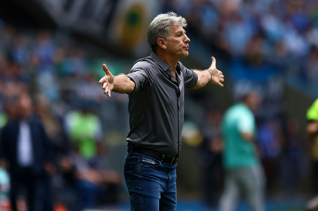 Renato Gaúcho alfineta gestão de Luís Castro após empate do Grêmio