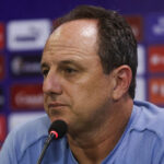 Rogério ceni acumula aproveitamento mínimo contra o flamengo