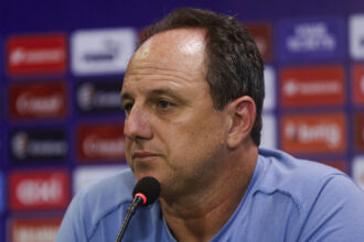 Rogério ceni acumula aproveitamento mínimo contra o flamengo