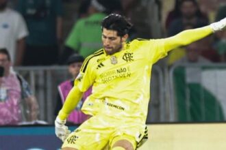 Rossi desabafa sobre críticas recebidas após falhas no gol do Flamengo