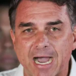 Saída de Flávio Bolsonaro do país redesenha o futuro da direita brasileira
