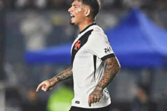 Saldivia domina setor defensivo e garante solidez do Vasco contra o Botafogo