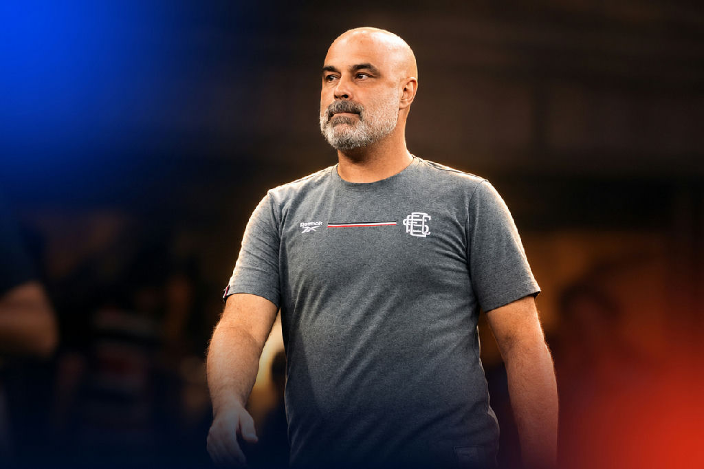 Santa Cruz garante retorno à Série B e técnico projeta busca pelo título