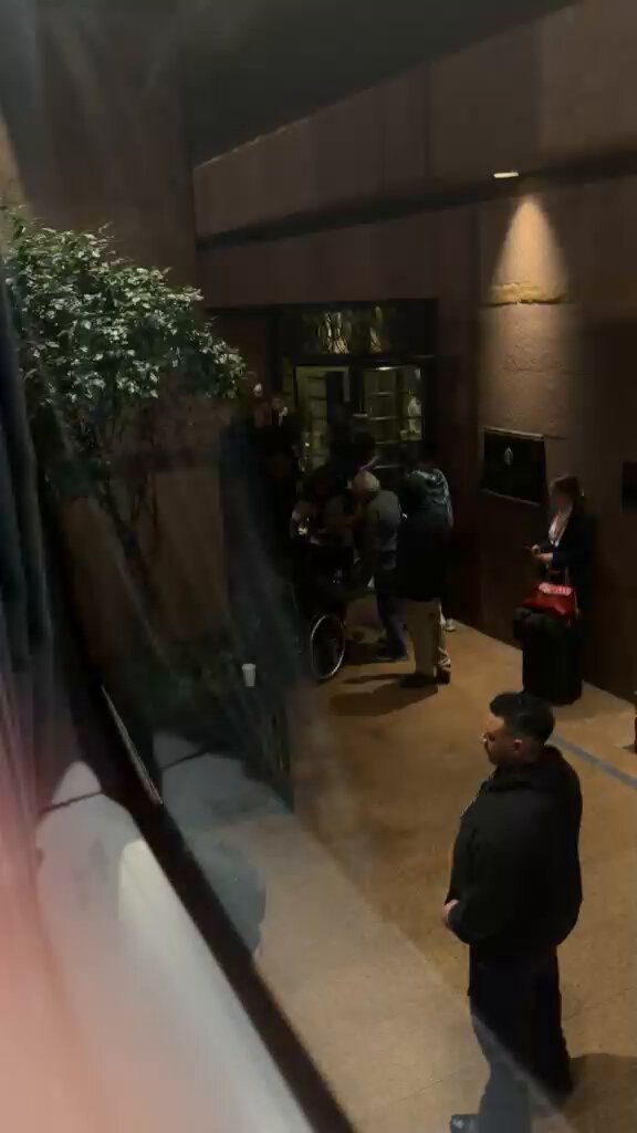 Santiago Sosa demonstra atenção com torcedor em momento de concentração antes de partida