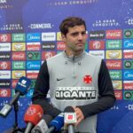 Santiago Sosa destaca apoio da torcida do Vasco em Buenos Aires antes de duelo na Bombonera