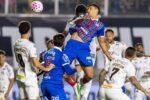 Santos e Bahia empatam em jogo movimentado com chuva e gol no fim