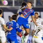 Santos e Bahia empatam em jogo movimentado com chuva e gol no fim