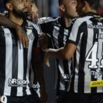 Santos persegue marca histórica de invencibilidade em clássicos no Brasileirão