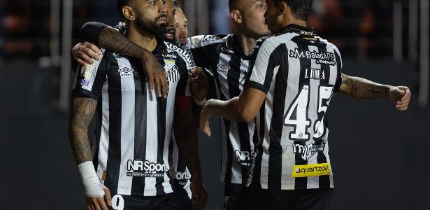 Santos persegue marca histórica de invencibilidade em clássicos no Brasileirão
