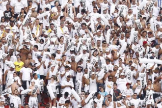 Santos prepara mosaico inédito com celulares na Vila Belmiro
