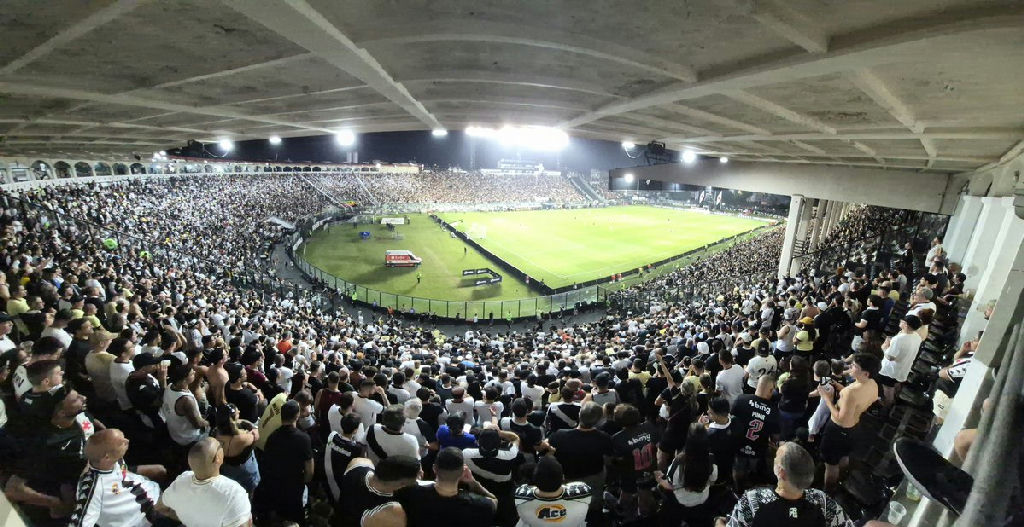 São Januário recebe grande público para duelo entre Vasco e Remo