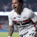 São Paulo bate o Vasco com gol de Artur e mira a Copa Libertadores