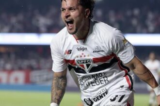 São Paulo bate o Vasco com gol de Artur e mira a Copa Libertadores
