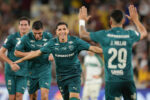 Savarino brilha com hat-trick e Fluminense retorna ao G4 do Brasileiro