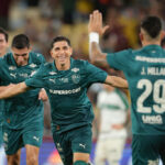 Savarino brilha com hat-trick e Fluminense retorna ao G4 do Brasileiro