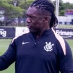 Seedorf aponta caminhos para superar momento delicado no Corinthians