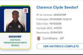 Seedorf é registrado e estreia no comando do Corinthians contra o Vasco