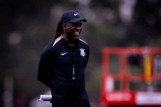 Seedorf intensifica preparação no Corinthians com foco em recuperação no Brasileirão