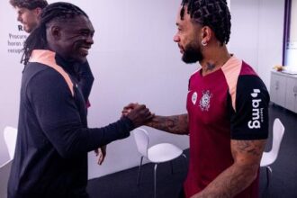 Seedorf surpreende com postura acessível em seu primeiro dia no Corinthians