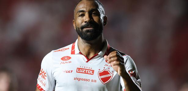 Série B: três clubes consolidam favoritismo na disputa por vagas na elite