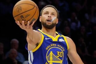 Stephen Curry brilha com 44 pontos e comanda vitória dos Warriors sobre o Timberwolves