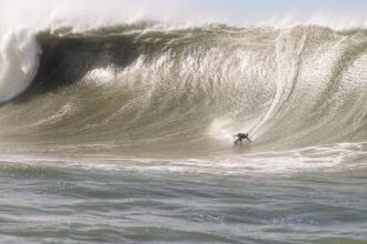 Surfe de ondas gigantes busca novo campeão mundial com evento inédito no Brasil