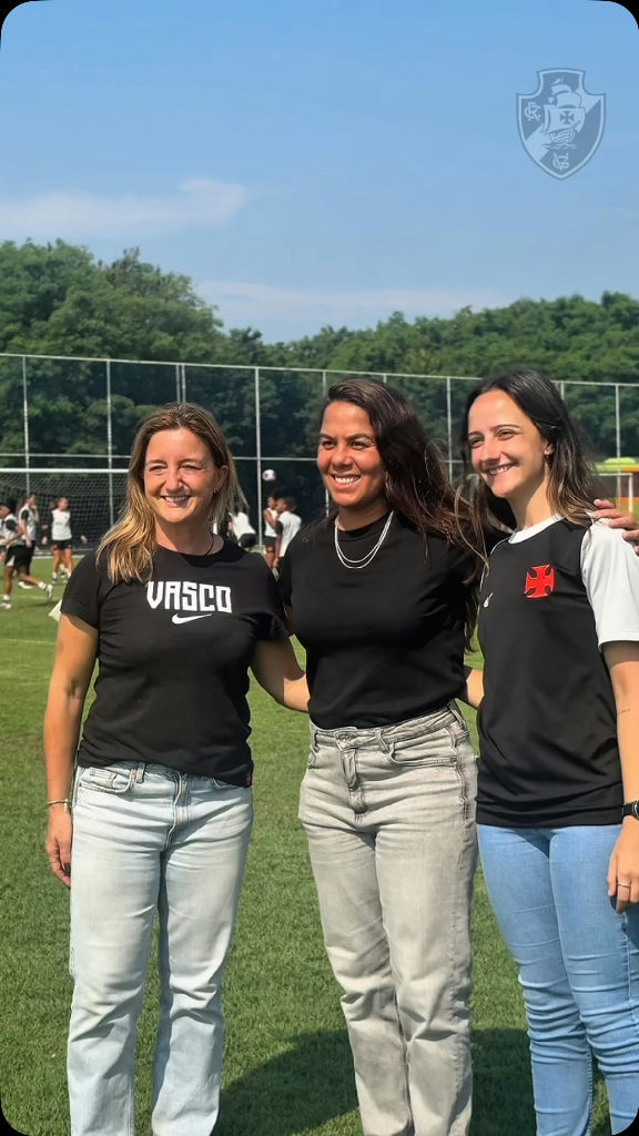 Técnica da Seleção Brasileira Sub-20 visita treinos do futebol feminino do Vasco
