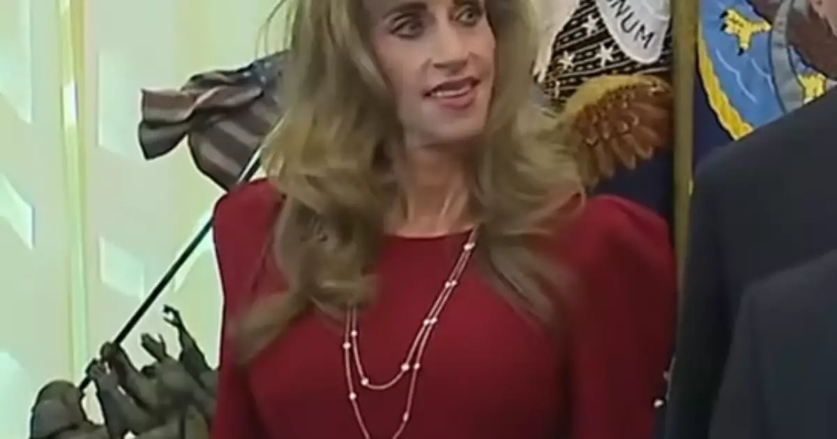 Teorias conspiratórias sobre alienígenas cercam Susan Dell após visita à Casa Branca com Trump
