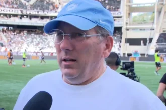 Textor exibe balanço da SAF do Botafogo e rebate disputas judiciais com provas financeiras