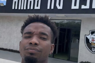 Thiago Mendes visita CT do Vasco e compartilha mensagem sobre trabalho e conquista